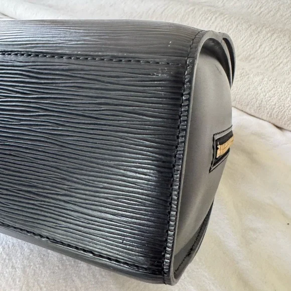 Louis Vuitton Epi Pont Neuf - Black With Gold Hardware - Picture 5 of 12